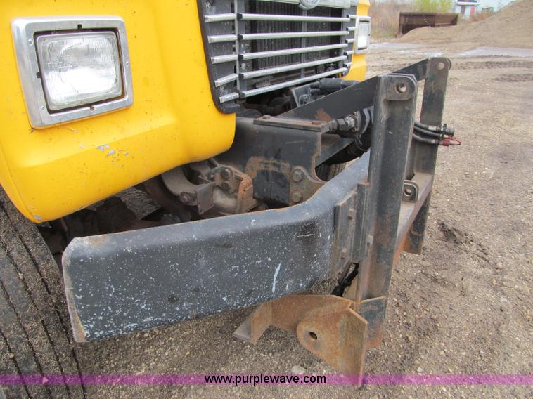 image for item F5566 1994 Ford L8000 plow truck