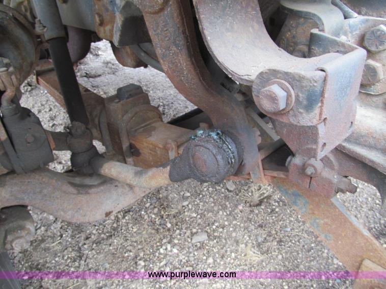 image for item F5566 1994 Ford L8000 plow truck