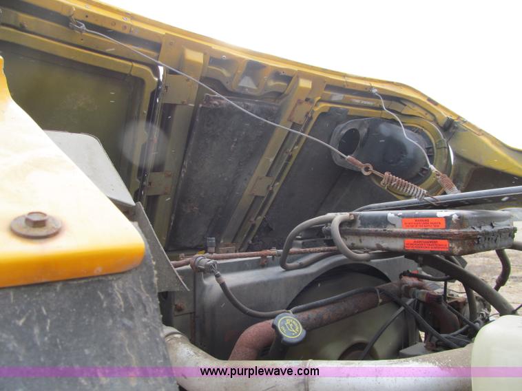 image for item F5566 1994 Ford L8000 plow truck