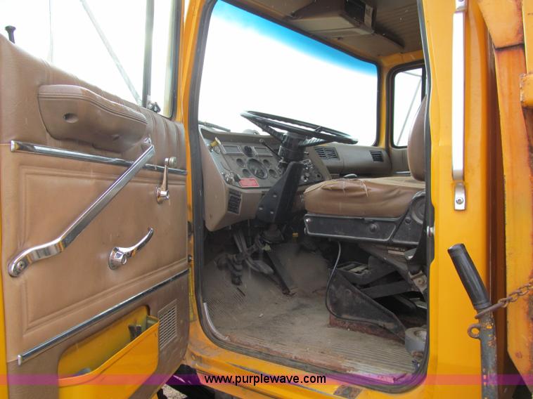 image for item F5566 1994 Ford L8000 plow truck