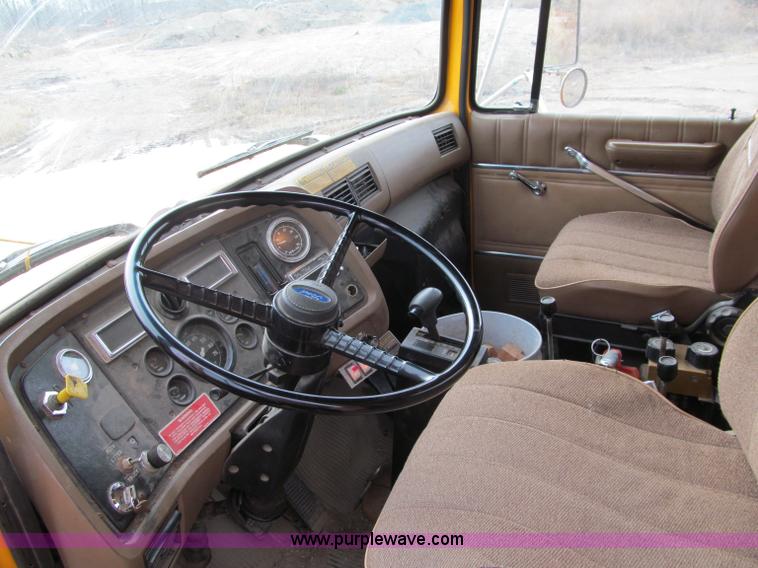 image for item F5566 1994 Ford L8000 plow truck