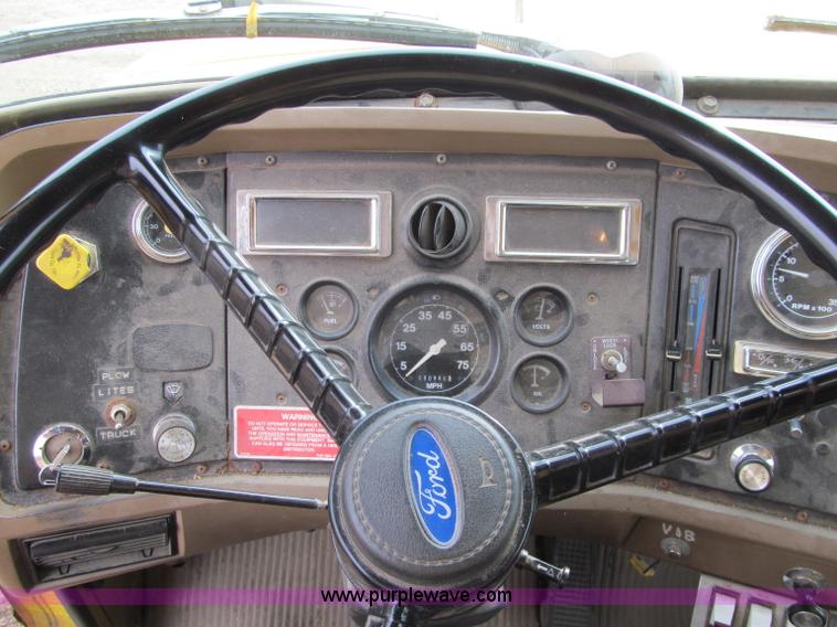 image for item F5566 1994 Ford L8000 plow truck