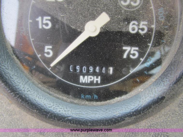 image for item F5566 1994 Ford L8000 plow truck