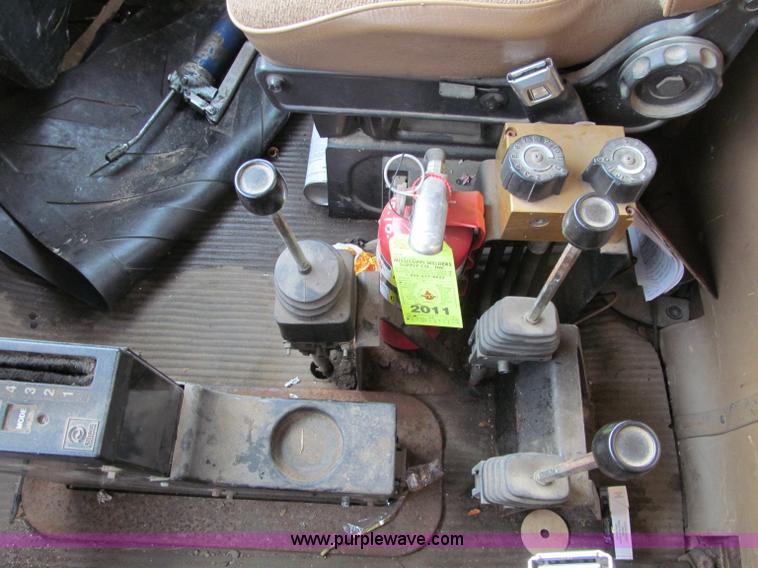 image for item F5566 1994 Ford L8000 plow truck