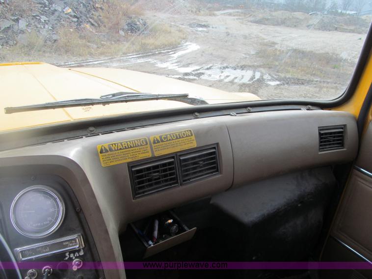 image for item F5566 1994 Ford L8000 plow truck