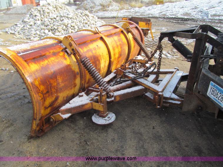 image for item F5566 1994 Ford L8000 plow truck