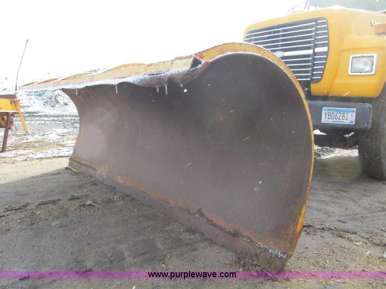 image for item F5566 1994 Ford L8000 plow truck