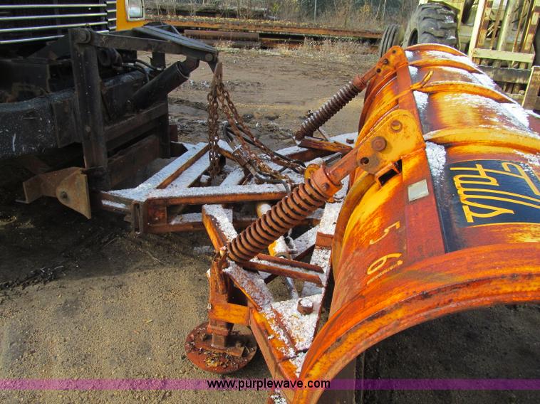 image for item F5566 1994 Ford L8000 plow truck