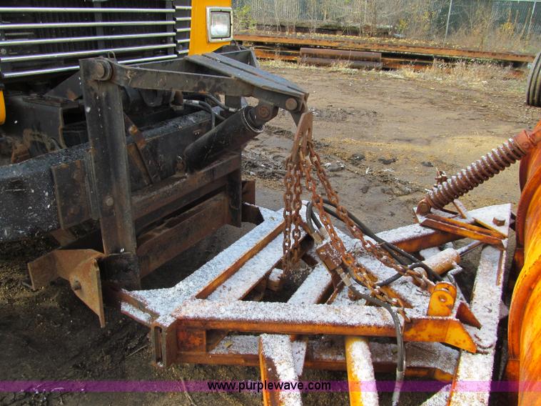 image for item F5566 1994 Ford L8000 plow truck