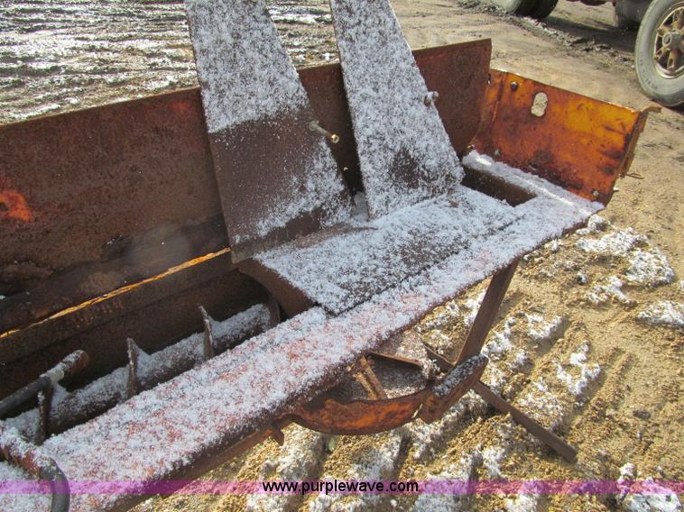 image for item F5566 1994 Ford L8000 plow truck