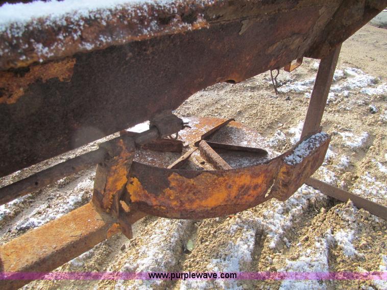 image for item F5566 1994 Ford L8000 plow truck