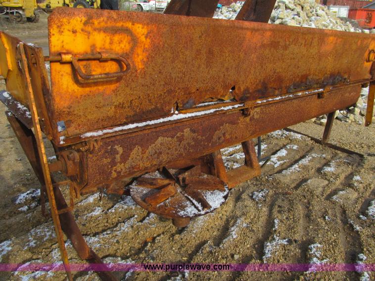 image for item F5566 1994 Ford L8000 plow truck