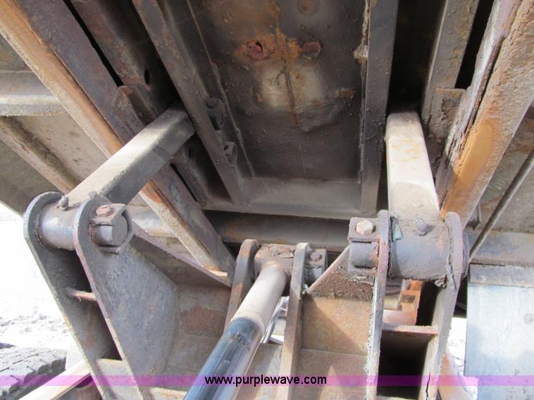 image for item F5566 1994 Ford L8000 plow truck