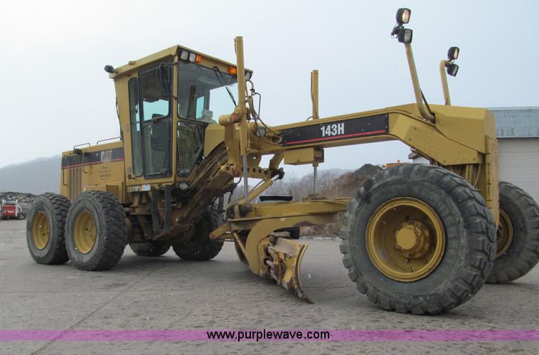 image for item F5568 1996 Caterpillar 143H motor grader