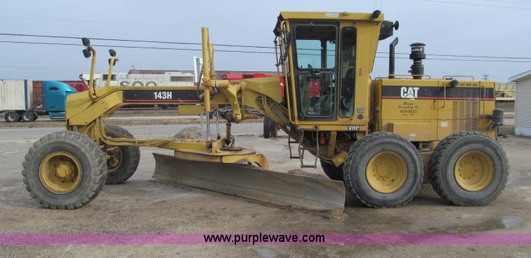 image for item F5568 1996 Caterpillar 143H motor grader