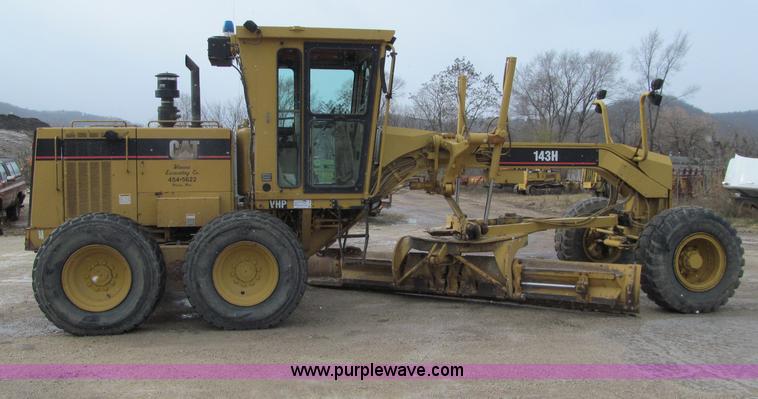 image for item F5568 1996 Caterpillar 143H motor grader