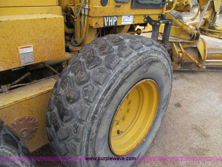 image for item F5568 1996 Caterpillar 143H motor grader