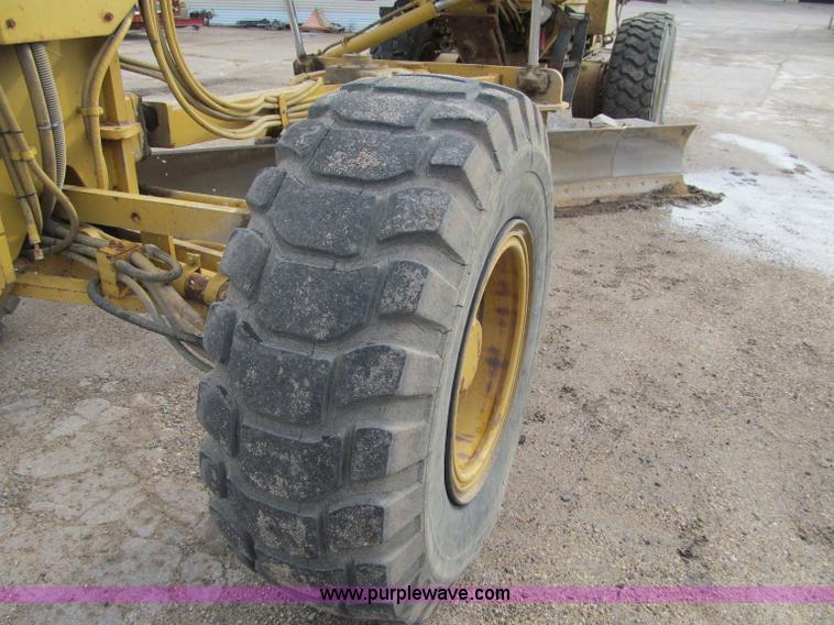 image for item F5568 1996 Caterpillar 143H motor grader