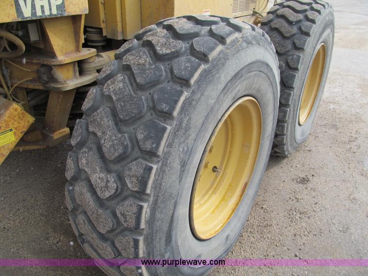 image for item F5568 1996 Caterpillar 143H motor grader