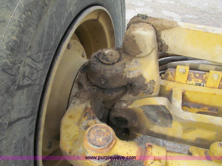image for item F5568 1996 Caterpillar 143H motor grader