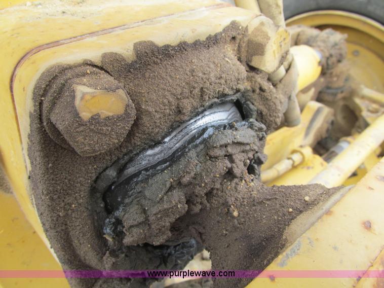 image for item F5568 1996 Caterpillar 143H motor grader