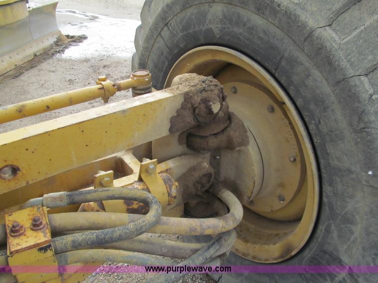 image for item F5568 1996 Caterpillar 143H motor grader