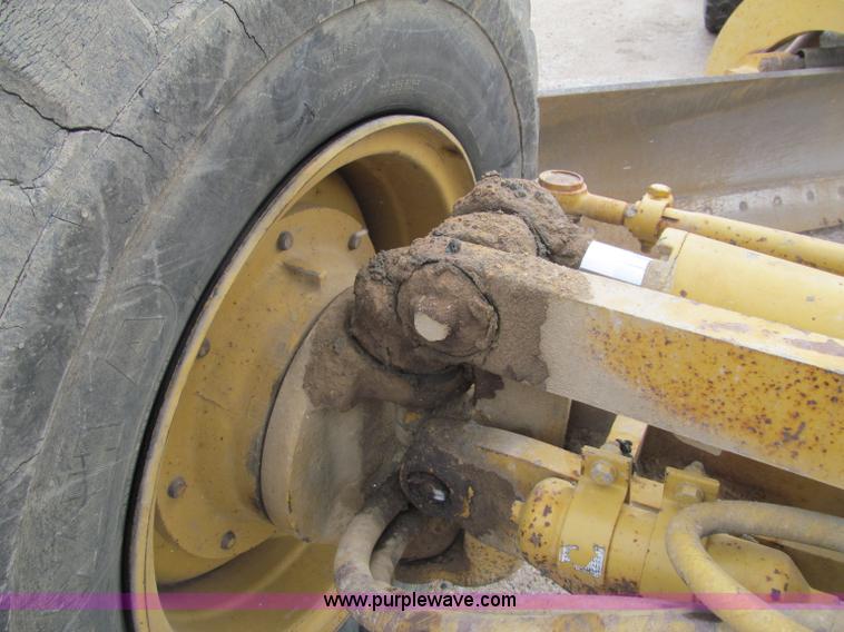 image for item F5568 1996 Caterpillar 143H motor grader