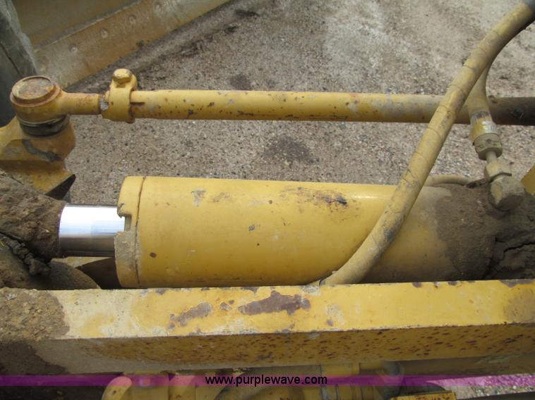 image for item F5568 1996 Caterpillar 143H motor grader