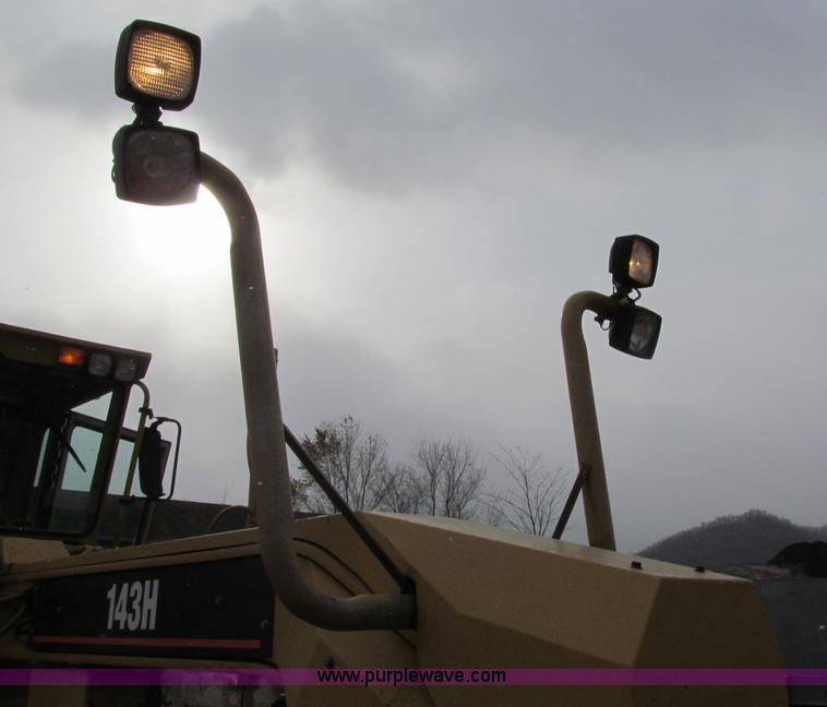 image for item F5568 1996 Caterpillar 143H motor grader