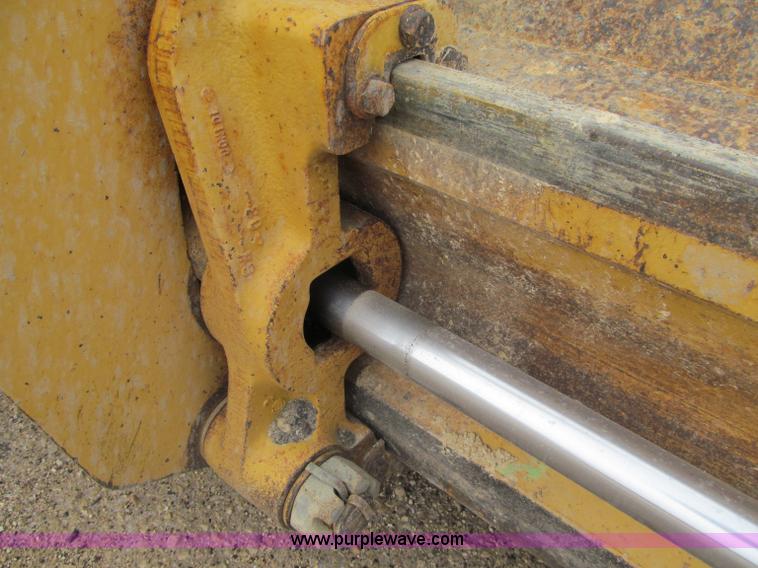 image for item F5568 1996 Caterpillar 143H motor grader