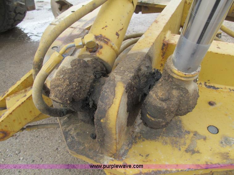 image for item F5568 1996 Caterpillar 143H motor grader