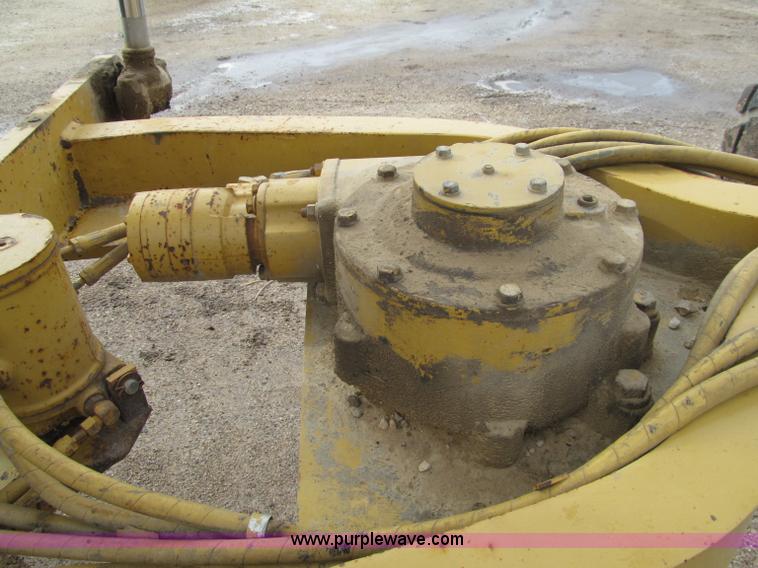 image for item F5568 1996 Caterpillar 143H motor grader