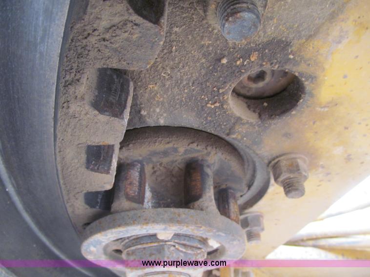 image for item F5568 1996 Caterpillar 143H motor grader
