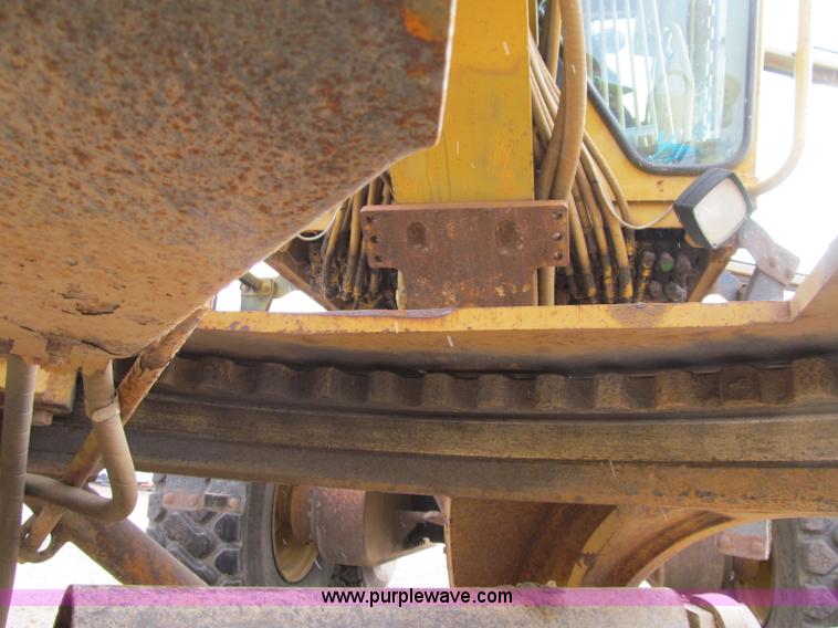 image for item F5568 1996 Caterpillar 143H motor grader