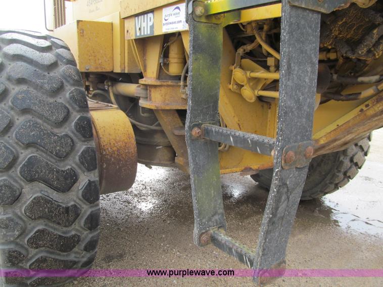 image for item F5568 1996 Caterpillar 143H motor grader