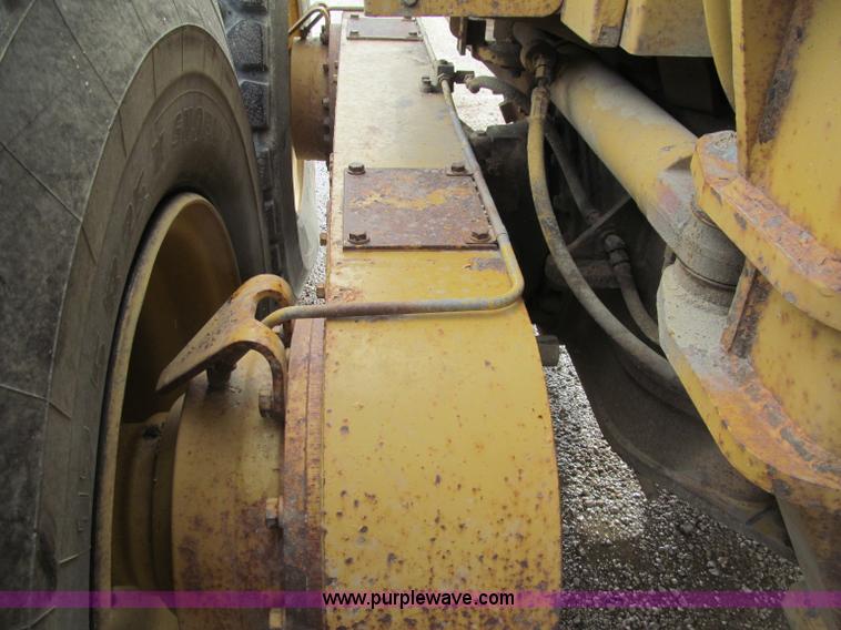 image for item F5568 1996 Caterpillar 143H motor grader