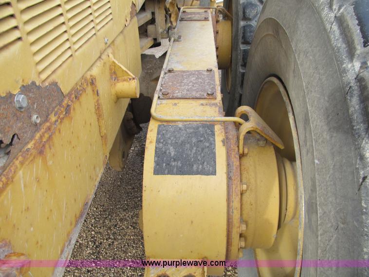 image for item F5568 1996 Caterpillar 143H motor grader