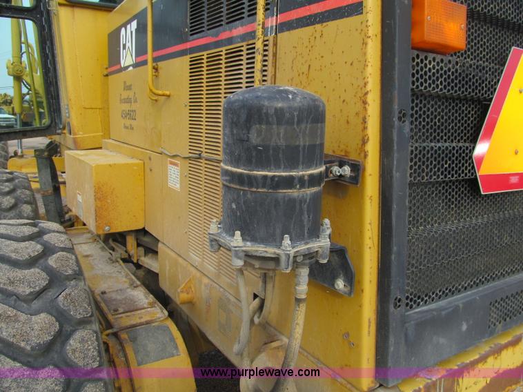 image for item F5568 1996 Caterpillar 143H motor grader