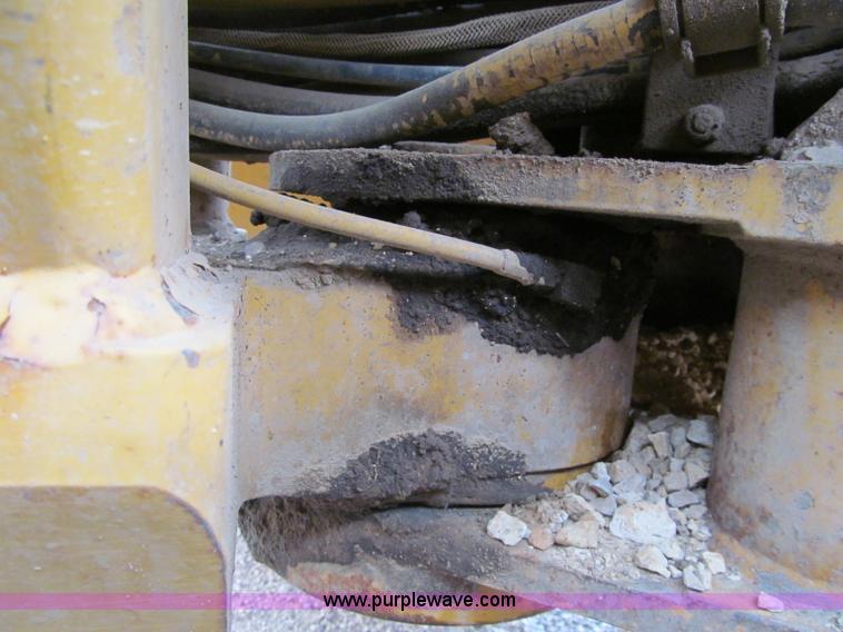 image for item F5568 1996 Caterpillar 143H motor grader