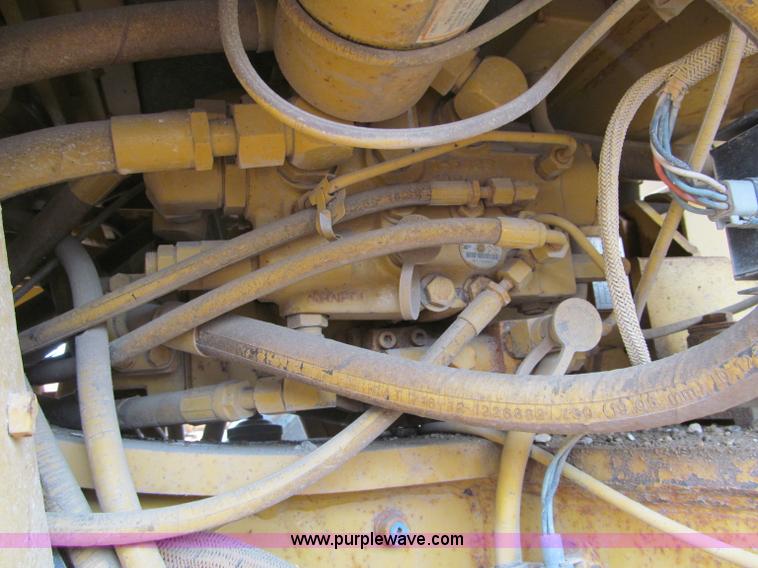image for item F5568 1996 Caterpillar 143H motor grader