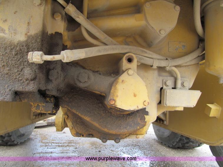 image for item F5568 1996 Caterpillar 143H motor grader