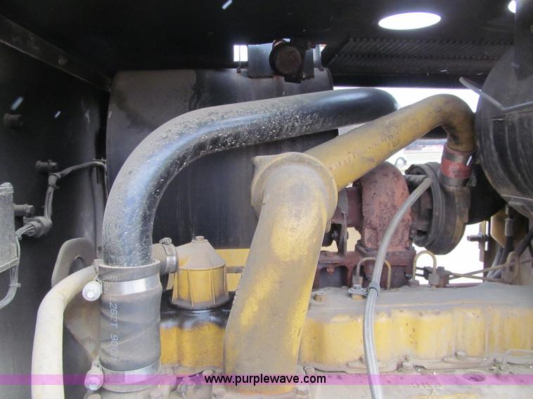 image for item F5568 1996 Caterpillar 143H motor grader