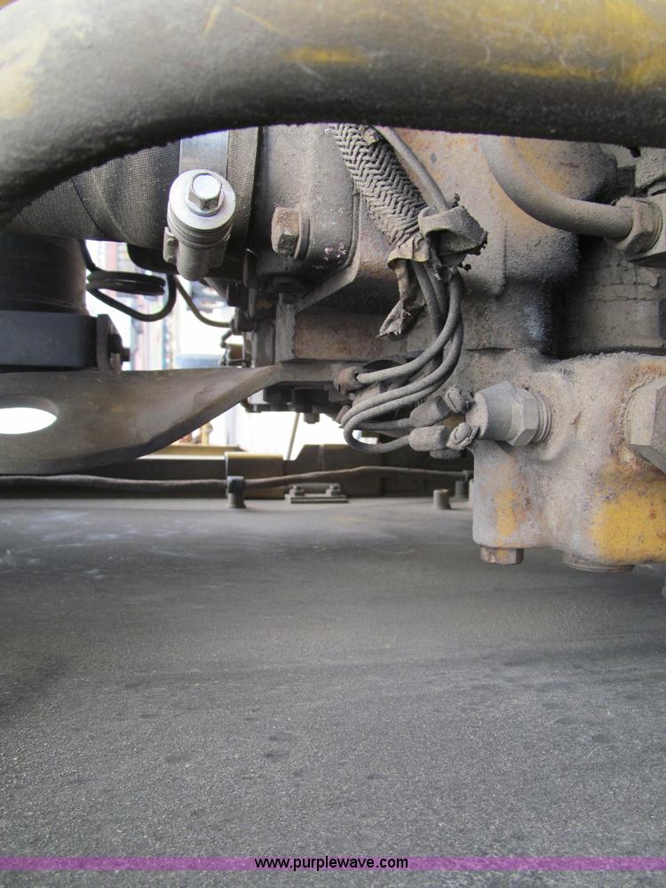 image for item F5568 1996 Caterpillar 143H motor grader