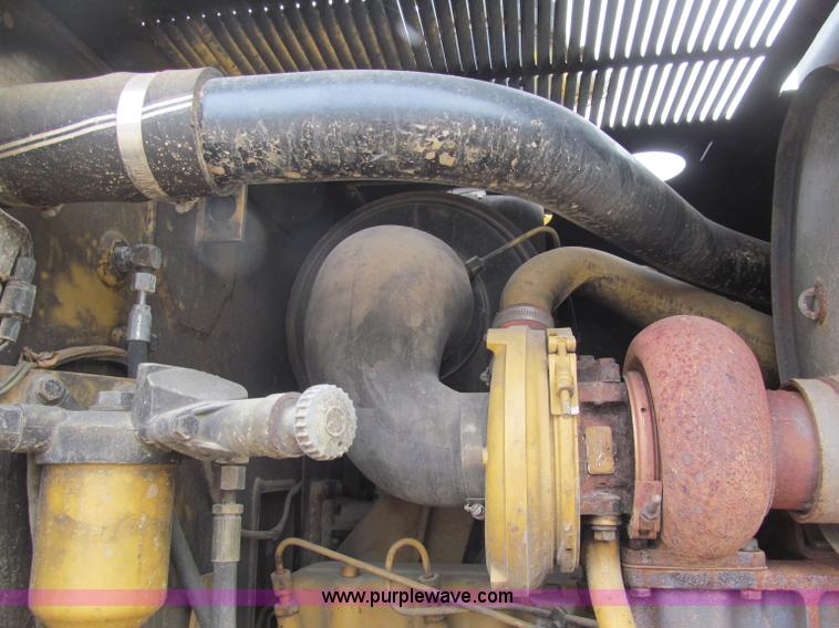 image for item F5568 1996 Caterpillar 143H motor grader