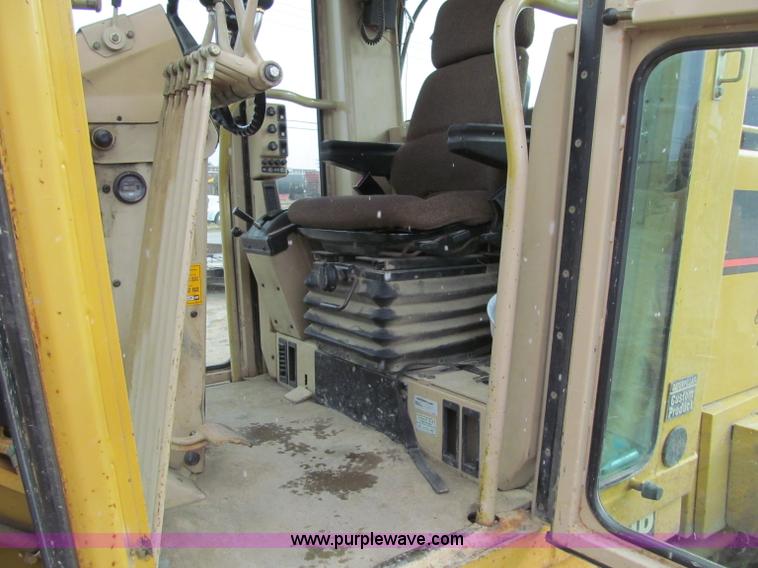 image for item F5568 1996 Caterpillar 143H motor grader