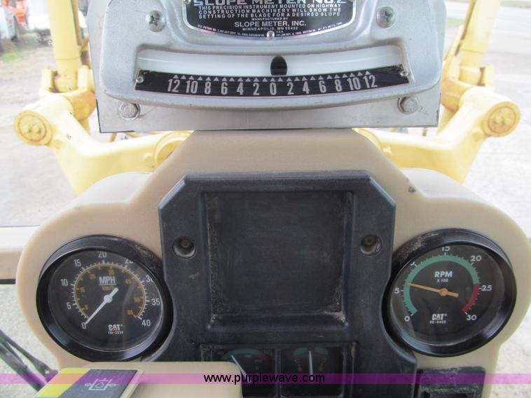 image for item F5568 1996 Caterpillar 143H motor grader