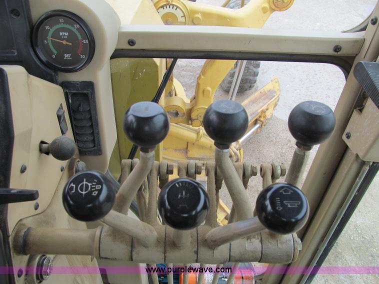 image for item F5568 1996 Caterpillar 143H motor grader