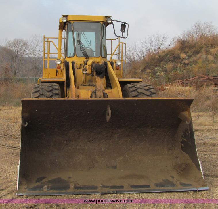 image for item F5569 1984 Caterpillar 966D wheel loader