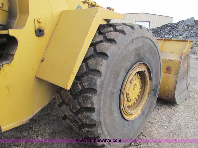 image for item F5569 1984 Caterpillar 966D wheel loader