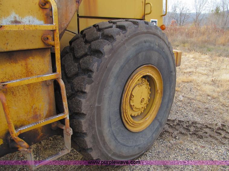image for item F5569 1984 Caterpillar 966D wheel loader